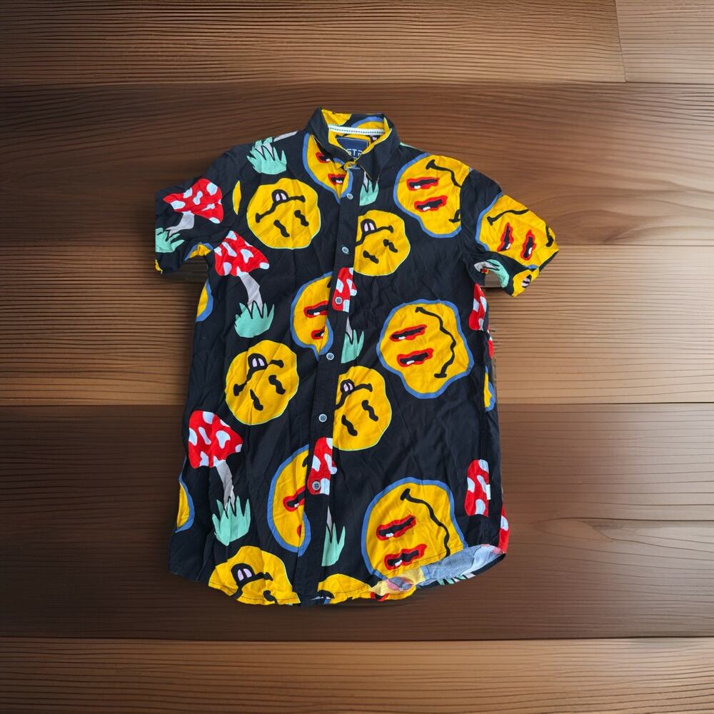 VSTR Premium Button Up Short Sleeve Shirt Men's Happy Size Small 100% Viscose